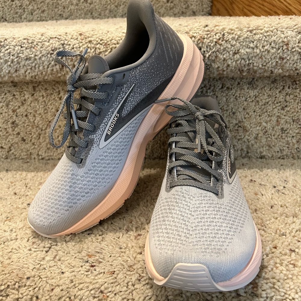 Brooks Women's Launch 10 Running Shoes